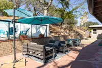 Winemakers Home🍷 Mid-Century Modern😎Pool⛱Walk to Downtown Paso! - badewanne