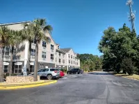 Country Inn & Suites by Radisson, Hinesville, GA - Parking