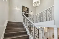 Clearwater Villa 6 Br, Heated Pool,  Mini Golf,  4K Projector Lounge Theatre - Villas