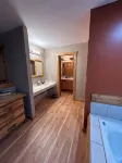 Cozy 2-bedroom cabin steps away from starved rock state park - Chalets