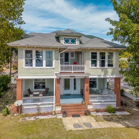 Beautiful Beach House sleeps 12