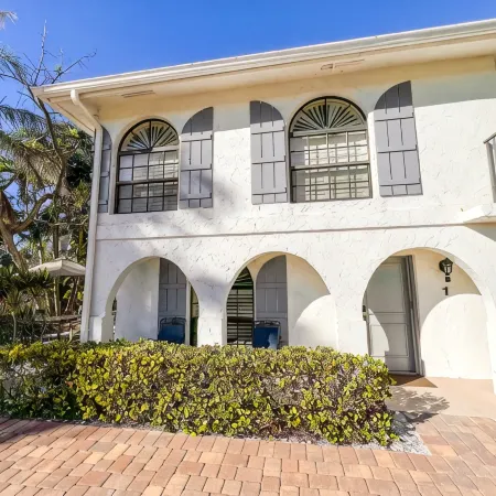 5-8 MINUTE WALK TO BEACHES, DINING & SHOPPING! RARE PRIVATE PATIO & LAKE VIEW!