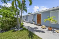 Clean Home Large Heated-Pool - 3/2 +Ofc/den - 3 Miles to Beach "Jupiter Escape" - Alojamientos