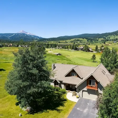 Private Hot Tub! Pool Table, Mountain Views, Ski Shuttle Close by!