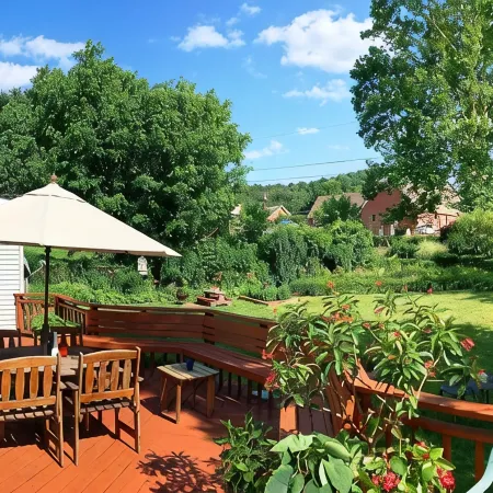 Superb British Colonial holiday home, greenhouse, outdoor deck, tropical garden