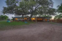 Amazing Grace Home on the River - Homestays