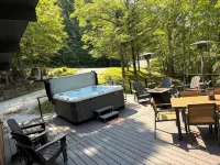 Spacious Newly renovated house with Hot tub, Game Room, Fitness room and more! - Boutique