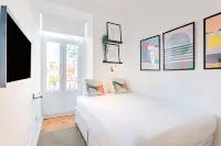 Bright Double, AC   Shared Bathroom | Saldanha - Condos