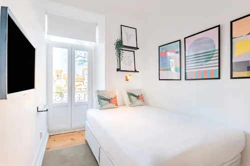 Bright Double, AC   Shared Bathroom | Saldanha - Condos