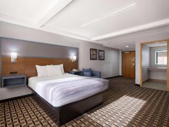 AmericInn by Wyndham Woodstock IL