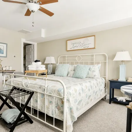 Private King Suite, Pool, Outdoor Shower,Coffee Bar,Fridge,Microwave, Beach