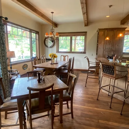 Summer Fun Home ! Zipline, Tramp, Firepit, Trails, Big Views, Kid & Pet Friendly