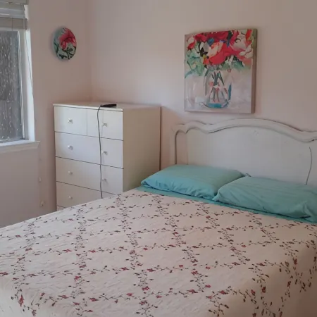 Entire 3 Bedroom/2 Bathroom Cottage; Near NASA, Kemah and Your Private Beach!