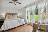 》Breathtaking Lakefront Luxury •Game Room+ Waterfront Fire Pit 4Br Sleeps 10《 - สระว่ายน้ำส่วนตัว