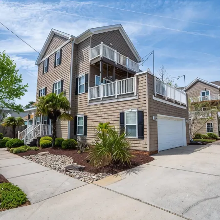 New! Condo centrally located in ViBe district