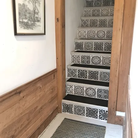 Sunny studio apartment close to downtown