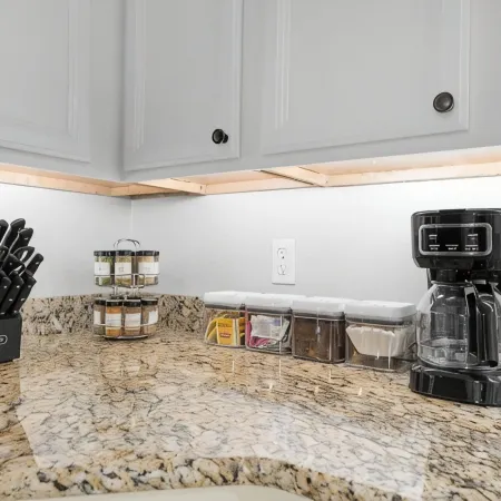 Updated 2 bedroom walk-in with 2 king beds in Pointe Royale Golf Village