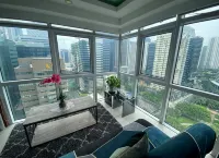 "Cozy 2- bedroom with Netflix in the heart of BGC - Wi-Fi