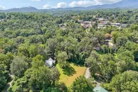 Historic charm in downtown Tryon; 18 Minutes from Tryon Intl Equestrian Center - Homestays