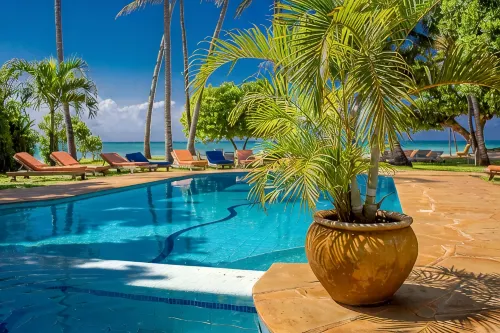 Monkey Beach House, Beachfront, Ocean Views,  Shared Pool, Staff Provided - 4-Star
