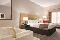Country Inn & Suites by Radisson, Schaumburg, IL - parking