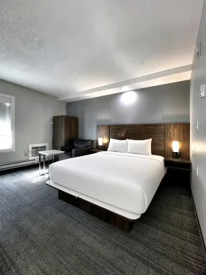 Travelodge by Wyndham Regina - Bãi đậu xe