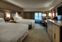 DoubleTree by Hilton Mt. Vernon - parking