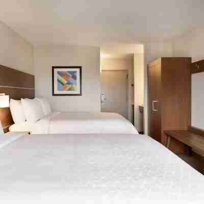 Holiday Inn Express Plattsburgh Rooms
