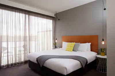 Cosmopolitan Hotel and Apartments Hotels in St Kilda