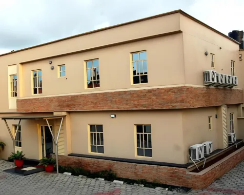 De Rigg Place - Alaka Estate, Surulere โรงแรมในอิเคจา