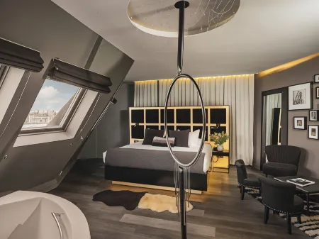Legend Hôtel Paris