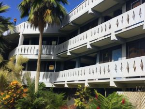 Raina Beach Apartments & Houses