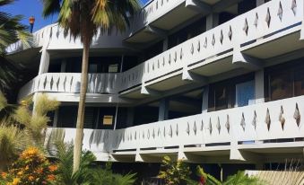 Raina Beach Apartments & Houses
