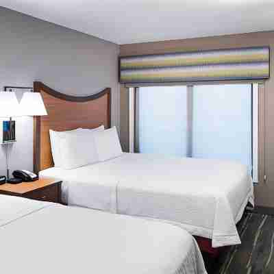 Hampton Inn & Suites Chicago North Shore Rooms