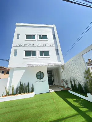Minimal Hotels Hotel dekat Wat Bueng Sifai