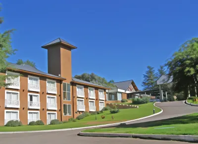 Howard Johnson by Wyndham, Villa General Belgrano فنادق في فيلا جنرال بيلغرانو