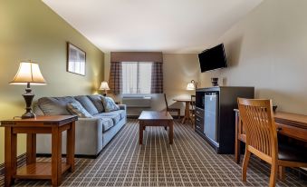 Quality Inn & Suites Warren