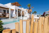 Sandaya Luxury Suites فنادق في Naoussa