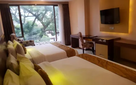 Scarlet Dago Hotel