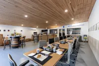 Chambres d'Hôtes Château Pierre de Montignac Hotels in Saint-Seurin-de-Cadourne
