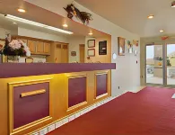 Super 8 by Wyndham West Middlesex/Sharon Area فنادق في Shenango Township