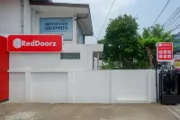 RedDoorz Near Kawasan Simpang Lima Area Hotel a Peterongan