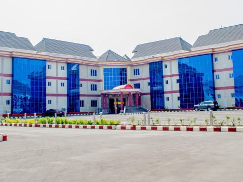 De Peace Hotel and Suites