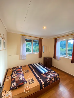 Villa Lembah Ciparay - Clean, Cozy, Family Friendly, with Paddyfield View. Hotels in Pamijahan