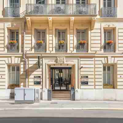 Adira Marseille Montgrand 2 étoiles Hotel Exterior
