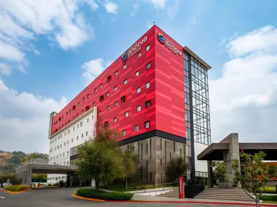 Ramada Encore by Wyndham Guadalajara Sur Các khách sạn ở Palomar