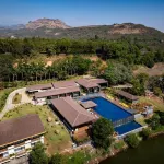 Oleander Farms, Karjat Hotel di Wavarle