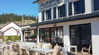 Auberge du château de Joux فنادق في Verrieres-de-Joux