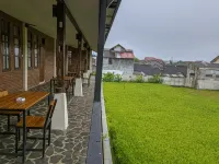 Griya Jagadhaya - Bãi đậu xe