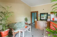 RedDoorz Syariah @ Sakinah Guesthouse فنادق في سراغين